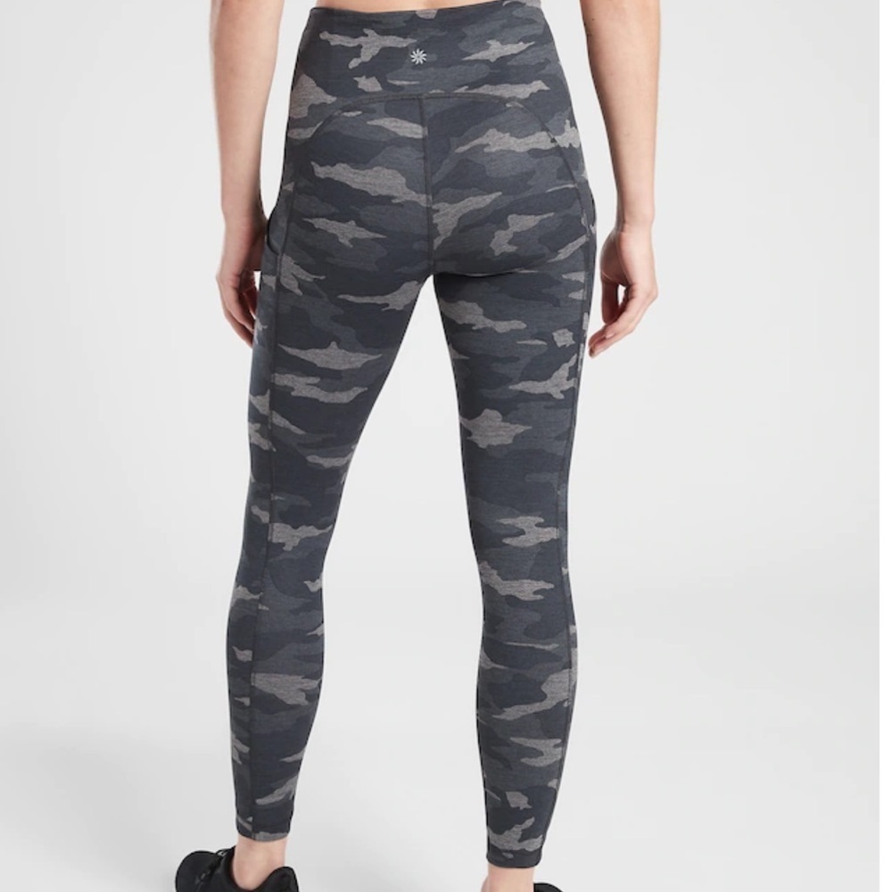 Athleta Ultimate Stash Pocket Camo 7/8 Tight